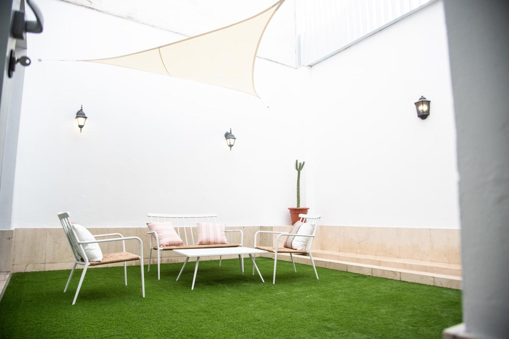 Tentudia Charming Apartments With Private Roof-Top Or Patio In San Bernardo By Ocityzen Seville Ngoại thất bức ảnh